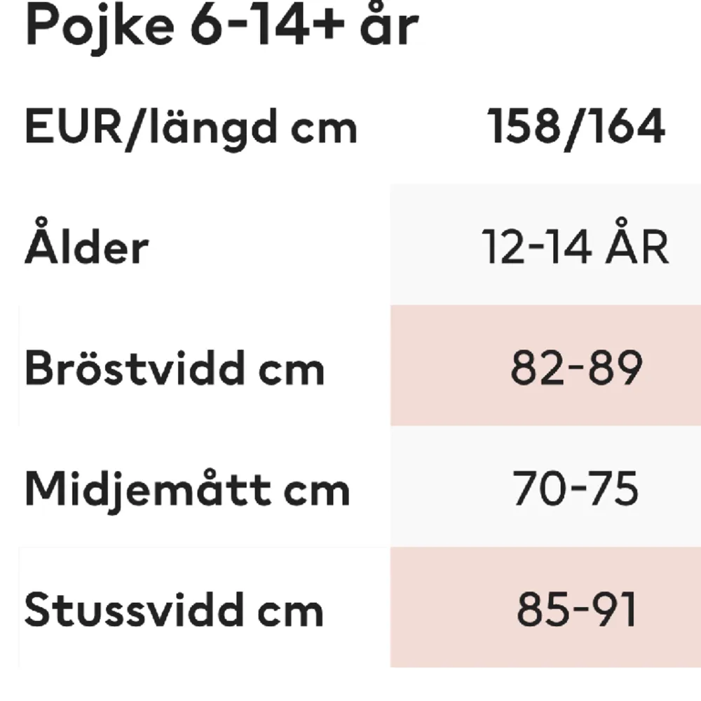 Tjena, jag säljer en svart HM basic hoodie som är för liten för mig. Den är lite solblekt på luvan som man ser på andra bilden. Storleken ser man på tredje bilden. Nytt pris: 150kr mitt pris: 50kr. Hör av er vid frågor eller funderingar!🔥. Hoodies.