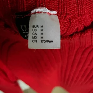 Röd stickad långärmad tröja - Använd ett fåtal gånger, den är som ny. Inga fläckar eller fel på den. Från H&M 
