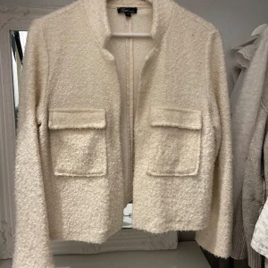 Beige kofta - Superfin beige kofta i storlek S, bra skick💕