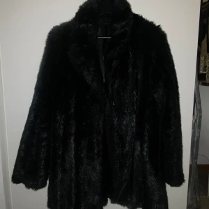 FUSKPÄLS - Superfin fuskpäls från Ellos, strl 34. 