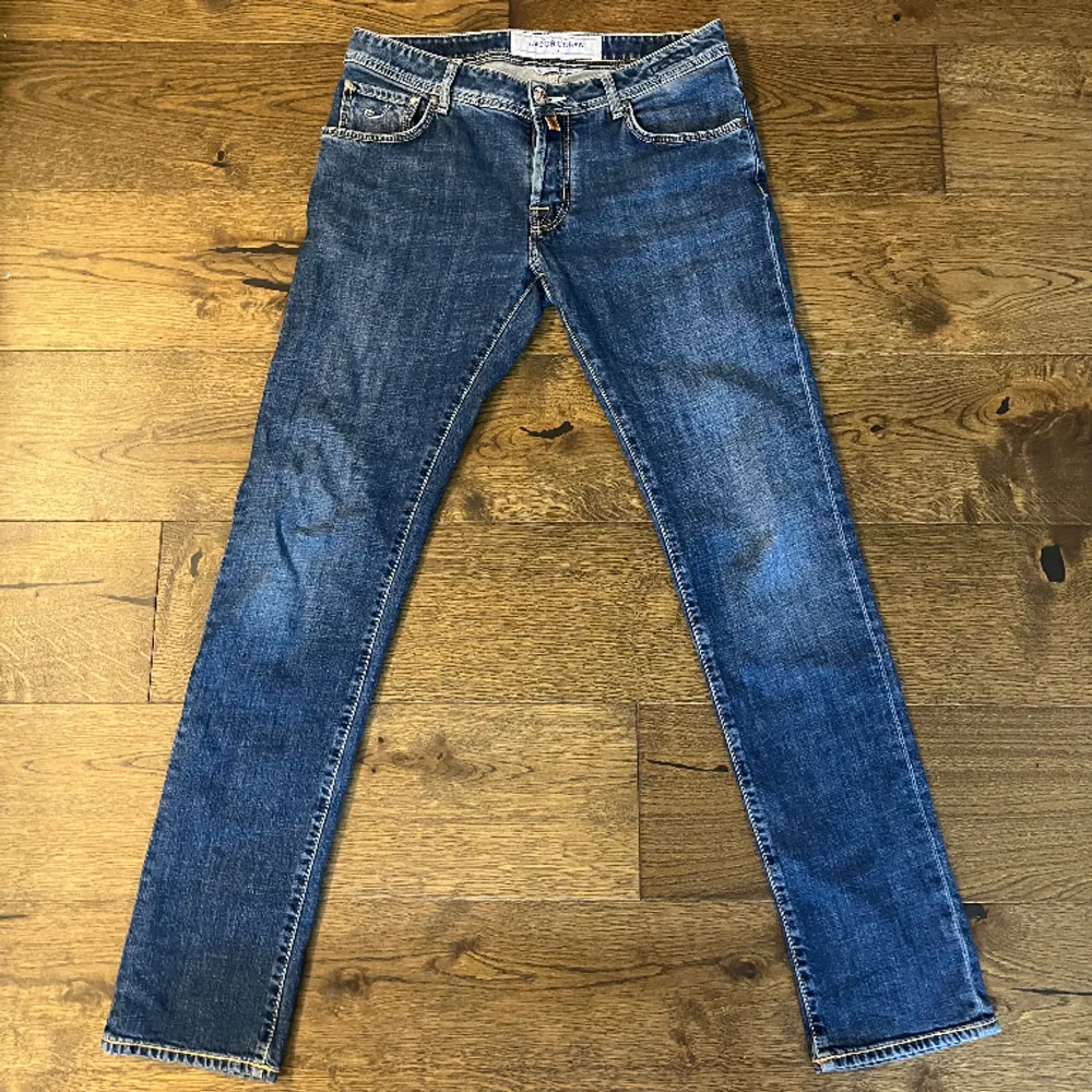 Säljer dessa slim jeans från Jacob Cohën i storlek 33 men passar 32. Jeansen är som nya. Skriv om du har några frågor. Priset kan diskuteras vid snabb affär.. Jeans & Byxor.