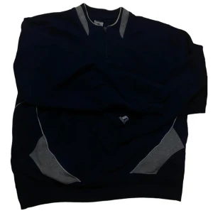 Rusell tjock tröja  - Jätte fin endast använt denna vara Max 4 gånger. Jätte skön och känns som ny.