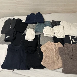 En helt ny garderob (23 unika plagg) - Säljer stora delar av min garderob då de är försmå. De mesta är i fint skick och vissa plagg oanvända Storlek M och L samt 32/32 på byxorna Vid mer info om vad som ingår skriv privat Säljes helst som stor paket men kan även köpa enskilt