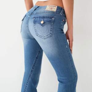 Säljer mina true religion jeans då dom är lite för stora för mig så kommer inte till användning! 🔥 köpt för 1500kr