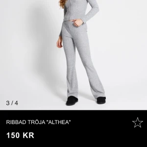 Säker zipp tröjan och byxorna  - Säljer både tröjan och byxorna från Lager 157, Storlek S i båda  Skriv om ni bara vill köpa tröjan tex Nästan aldrig använda🤍