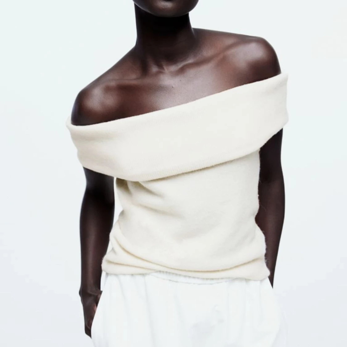 Stickad off shoulder