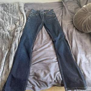 Snygga cricker authentic jeans, ganska gammla men bra skick. Knappt använda men tyvärr för små för mig😁 ganska små i storlek