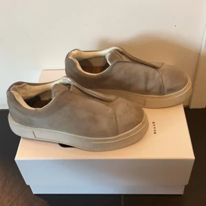 Eytys - Säljer nu mina as snygga eytys på grund av att de inte kommer till någon användning! De har använts fåtal gånger och är i bra kvalitet, köpte för lite mindre än ett år sedan, nypris är 2000kr, säljer för 1300, pris kan diskuteras vid snabb affär💗