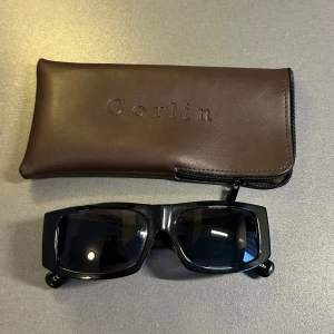 Corlin eyewear solglasögon - Modellen hailey i färgen black black