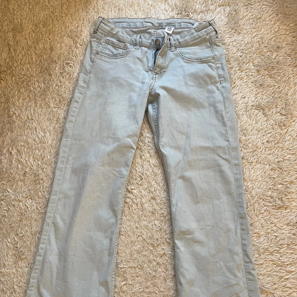 Hm jeans i storlek 42 . Jeans & Byxor.