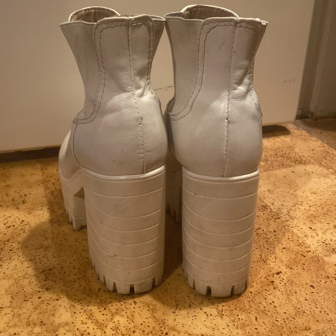 Vita vintage klackar  - 90