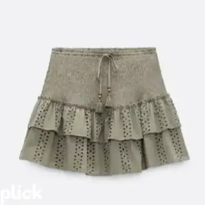 Jag söker denna kjol från zara i storlek XS, skirv om ni säljer den