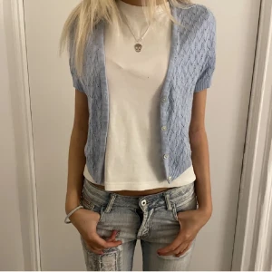 Blå kofta  - Super söt blå kofta! Köpt på plick använd 2 gånger! Så gullig till sommaren 💕💕