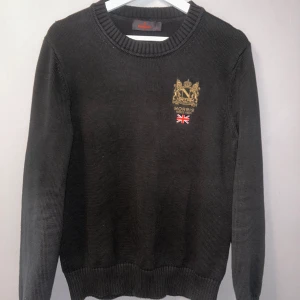 Morris tröja - Snygg stickad morris tröja, använd ett fåtal gånger för märkte att den var för liten. Storlek M, nypris 1599kr. Pris går att diskutera vid snabb affär!!