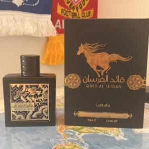 Lattafa Qaed Al Fursan - Säljer nu en Lattafa Qaed al Fursan. Kommer inte till användning längre. 85/90 ml kvar. Kom med prisförslag.