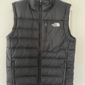 North face väst - Sälja denna North face väst som köptes på zalando för runt 1600. Västen är knappt använd och är i väldigt fint skick. Kvitto finns