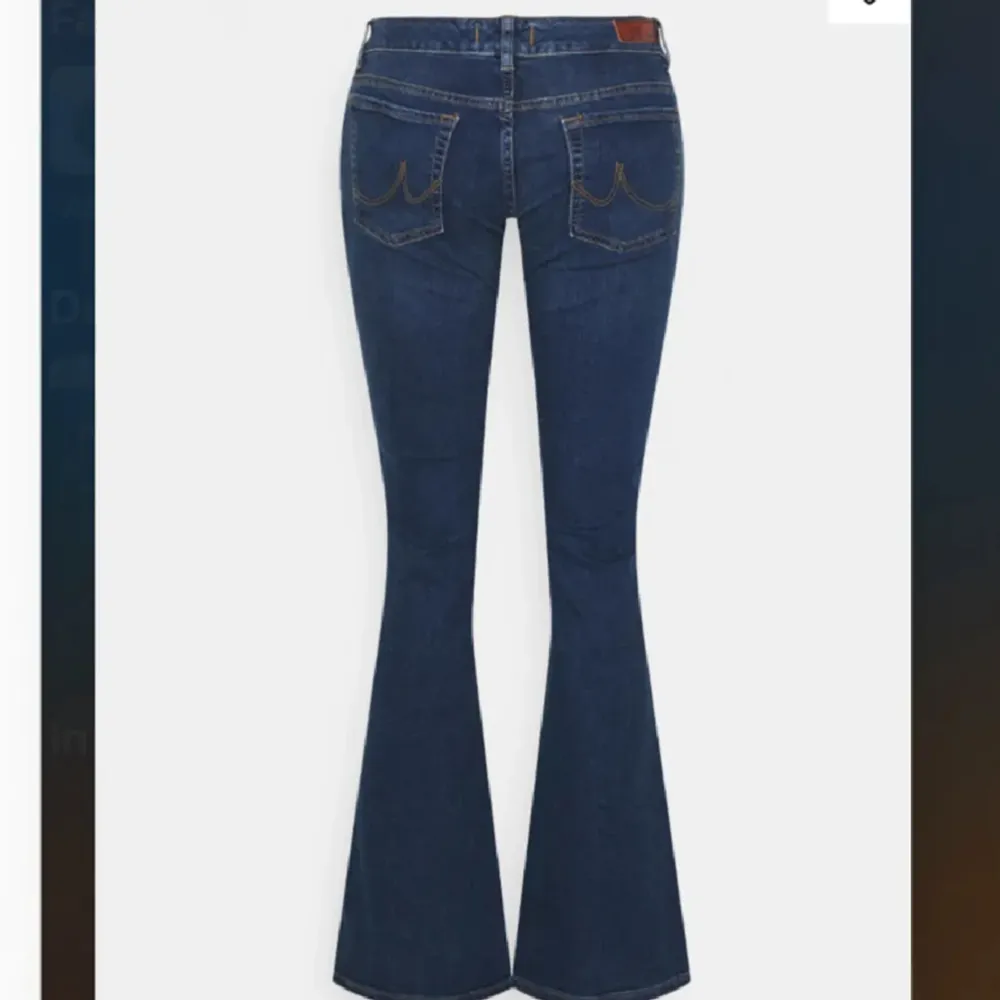 Ltb jeans i modellen Roxy, säljer pga att dom inte kommer till användning💕 passar längden på mig som är 166. Jeans & Byxor.