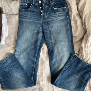 Raka jeans - Jeans från zara, inte använda många gånger och därför i ett mycket bra skick.