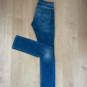 Dondup George Jeans - Dondup George jeans i bra skick.