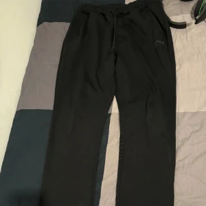 Hugo boss byxor  - Extremt fräscha Hugo boss byxor som är i utmärkt skick, pris kan diskuteras vid snabb affär.