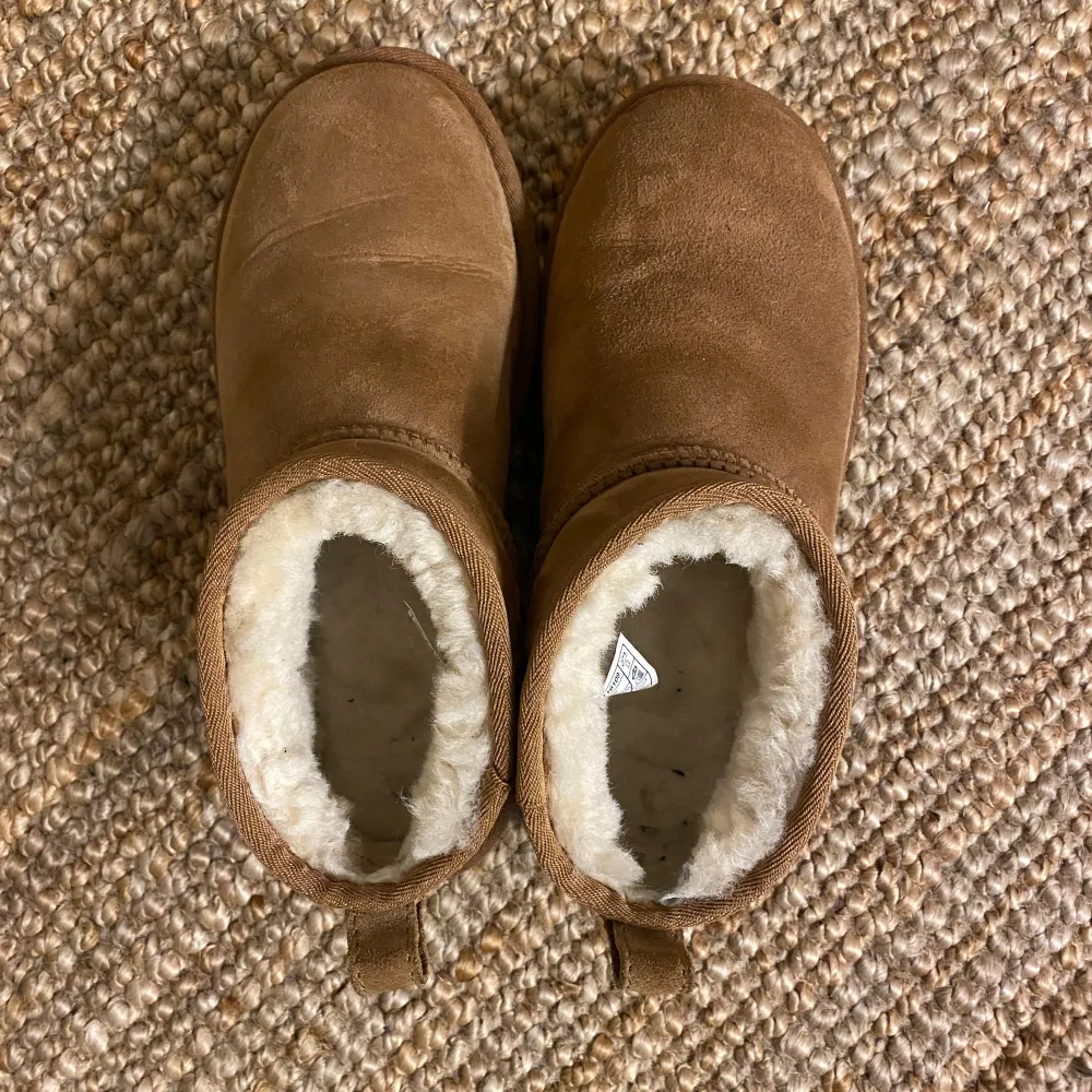 Nästan oanvända uggs ultra mini i färgen chestnut. . Skor.