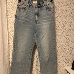 Wide jeans Lindex  - Snygga Wide jeans ifrån Lindex snygg ljus tvätt i mjuk denim aldrig använda endast provade 
