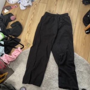 Linnebyxor  - Säljer dom här snygga byxorna ifrån lindex i storlek 10-11år