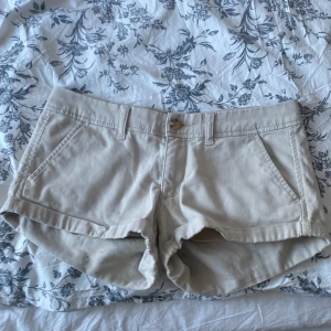 Shorts Beiga -  Superbra skick inga fläckar skador eller hål, jag har precis köpt dom inte använt någon gång😊💕