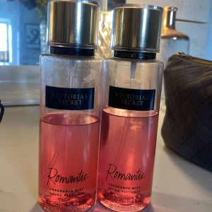 Victoria seceret parfym  - En för 90kr båda för 150kr 
