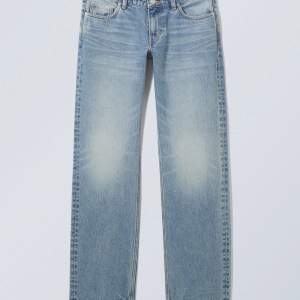 Säljer dessa weekday jeans pågrund av att dom inte kommer till användning💞Har använt dom max 2 ggr💕Ser helt nya ut och har inte några defekter alls💋Pris kan diskuteras 🥰
