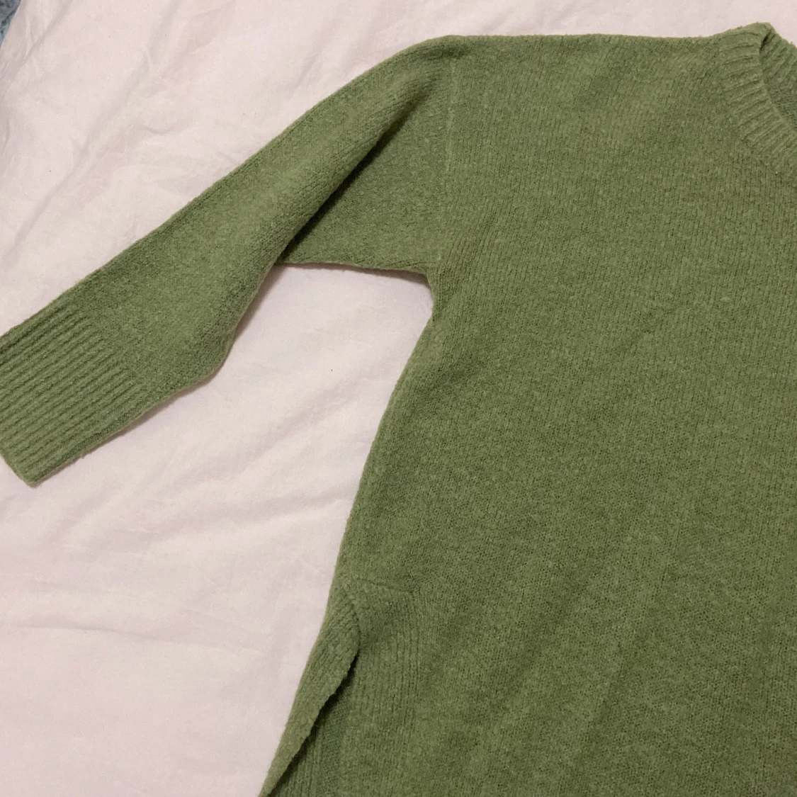 En grön stickad tröja  - 90
