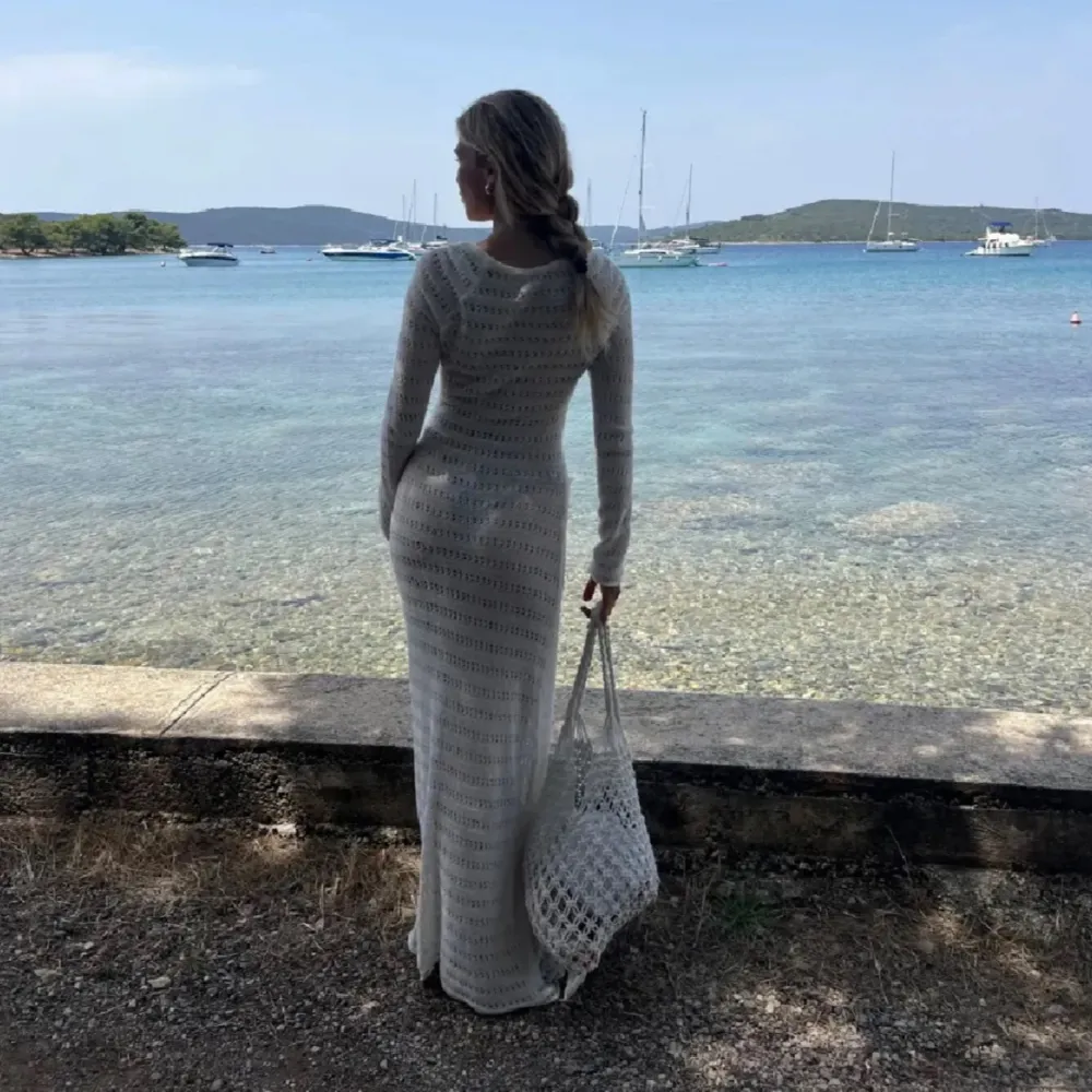 Lånade bilder💗 En strand kläning som är köpt förra året för 600kr, har provat den men inte andvänd ute💗skriv helst innan du trycker köp nu.. Klänningar.