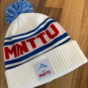 Minttu mössa  - Säljer min helt oanvända minttu mössa! Passar dam och herr!