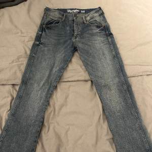 Wrangler jeans 30x32, modellen slim boot, nyskick, nypris 999kr, mitt pris 650kr