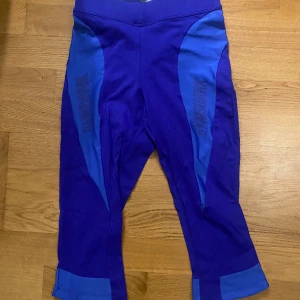 Tights från gymshark - 3/4 tights från gymshark💙 Använda två gånger och i superbra skick!