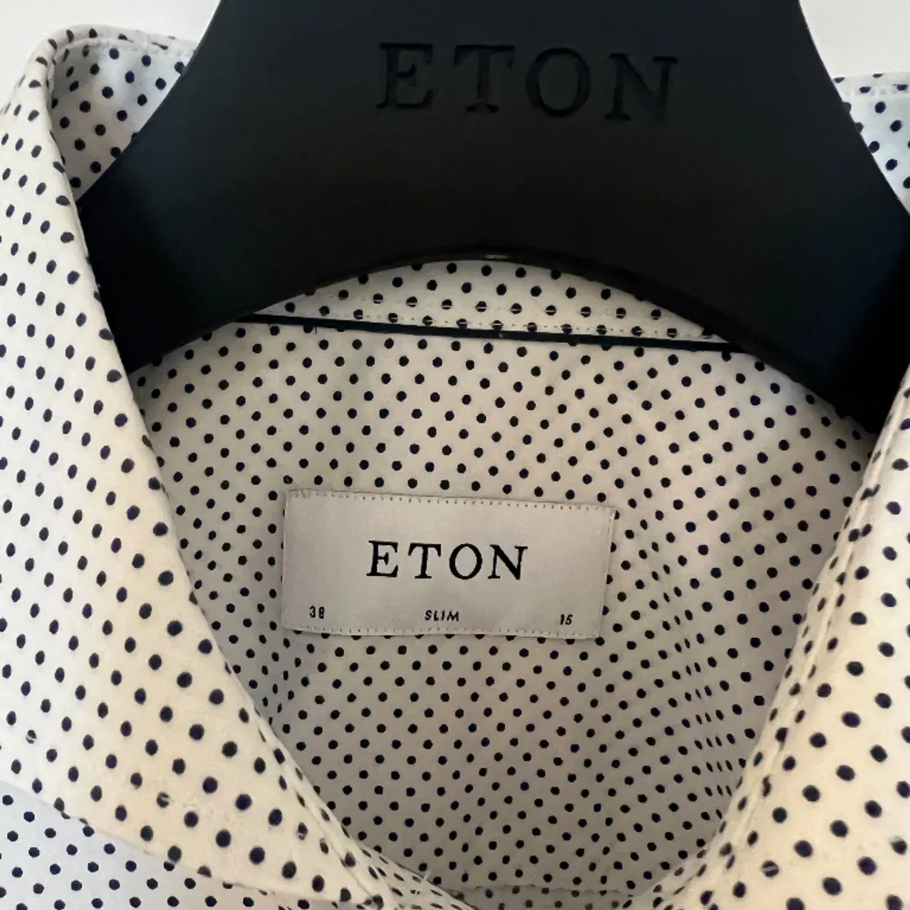Välbevarad ETON skjorta Storlek: 38 Slim Modell: extreme cut away krage. Skjortor.