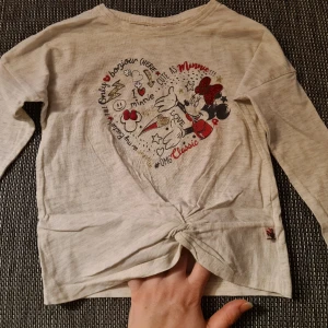 Långärmade toppar stl. 98 - Använd av ett barn, några gånger. Som ny. Köpt ny av mig. 