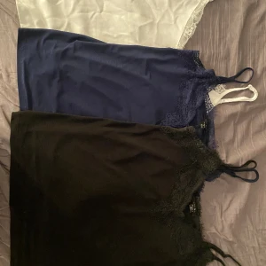 Linnen - (Blåa sålt) Linnen med spets, perfekt till sommaren!🥰 50 per linne, 85 för båda!