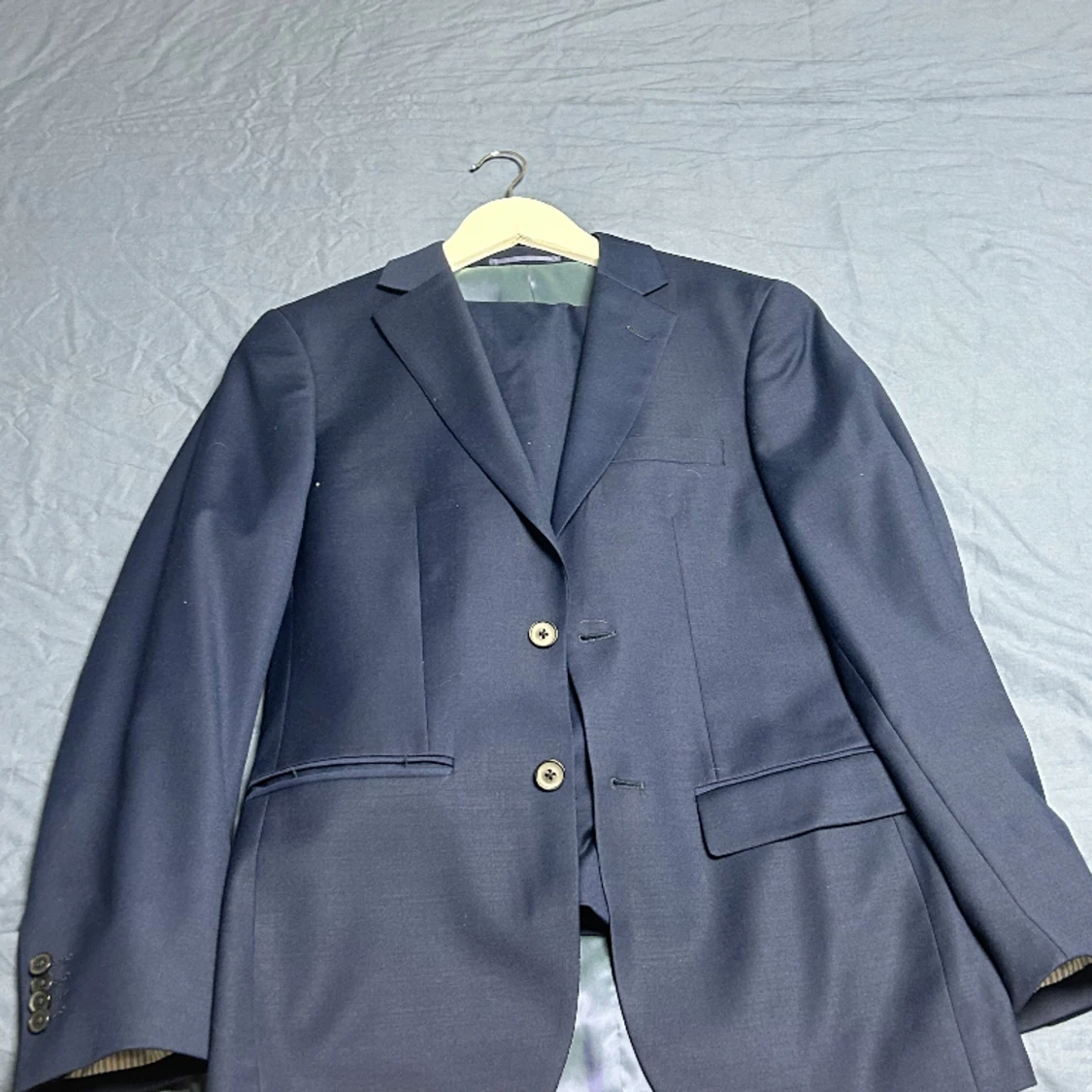 Marinblå dressman kostym