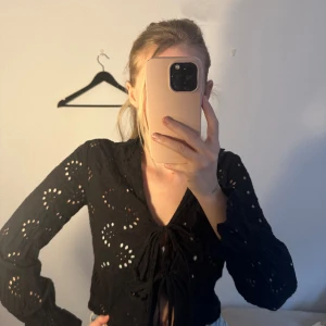 Topp - Fin topp. Den är k storlek 38 men skulle säga att den är som en 36/34.