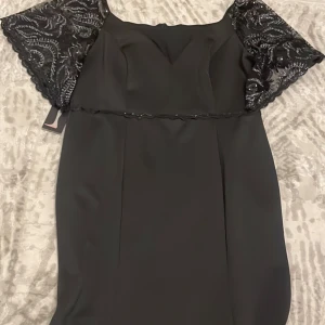 Fest klänning bröllop  - Inte använd xll klänning xl ungefär perfekt för fest eller bröllop original pris 6000 kr ungefär pris går att diskutera