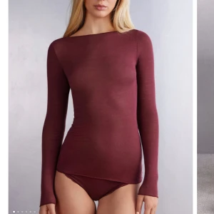 Vinröd intimissimi  - Nästan oanvänd vinröd intimissimi tröja storlek S