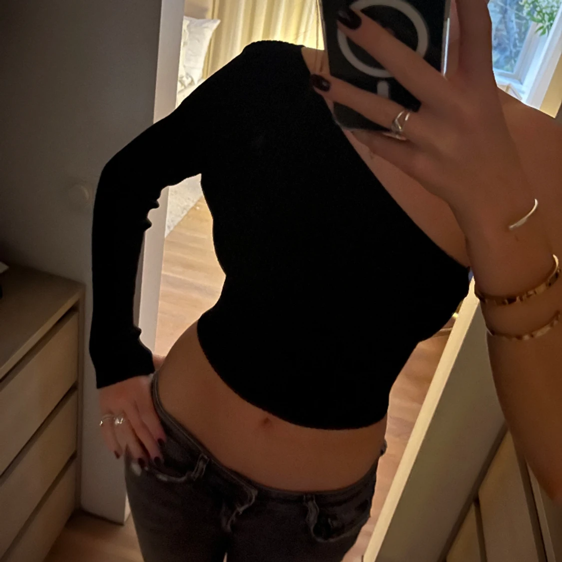 Svart one shoulder topp