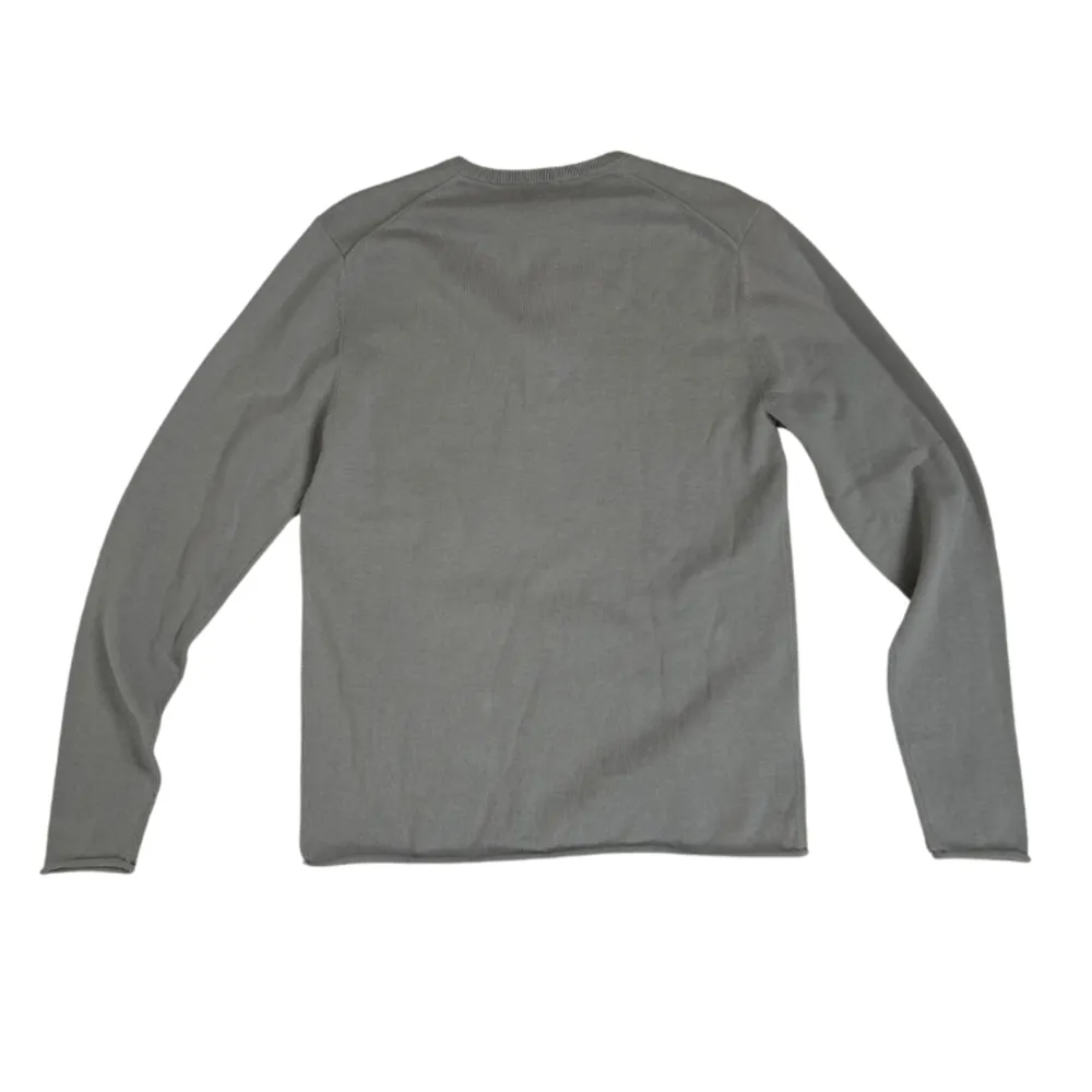 stickad långärmad tröja med knappar upptill. märket filippa k och i nyskick 💛. Tröjor & Koftor.