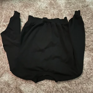 Sweatshirt Gina Tricot  - Fint skick. 