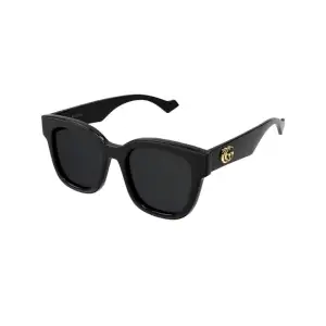 Gucci solglasögon i nyskick. Säljer pga kommer ej till användning. Förvaringslådan tillkommer!  Köpta för 2399 Modell: Gucci GG0960SA 002 5518 