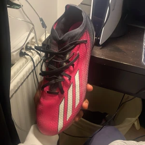 adidas X Speedportal .3  - Storlek 42 fotbolsskor nyskick spelar inte fotboll längre så jag vill sälja dom