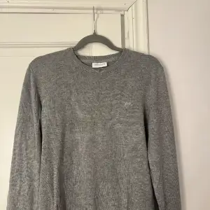 Snygg grå tröja i storlek M. 