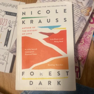 Forest Dark - Bok -50kr köpare står för frakt 