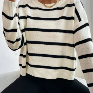 Stickad randig tröja  - En stickad randig tröja som inte är mycket använd🌟skriv för egna bilder!❤️